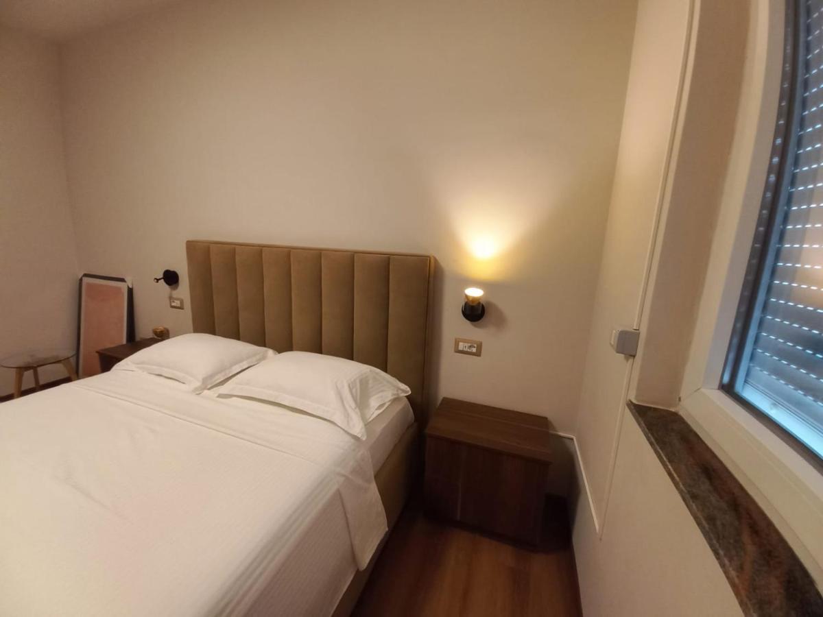 Penthouse Rooms & Aparts Tirana Buitenkant foto