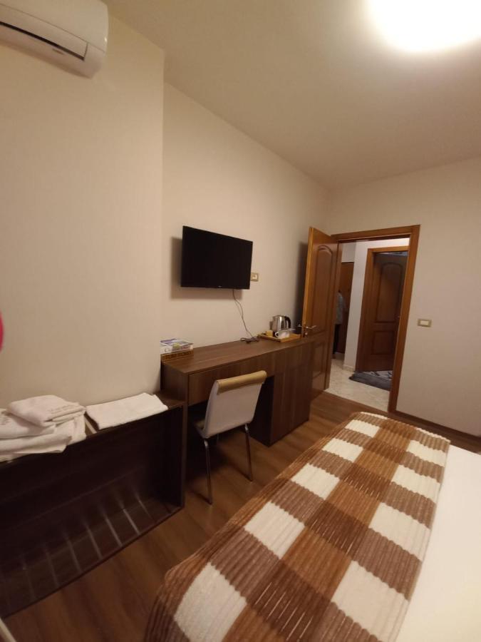 Penthouse Rooms & Aparts Tirana Buitenkant foto