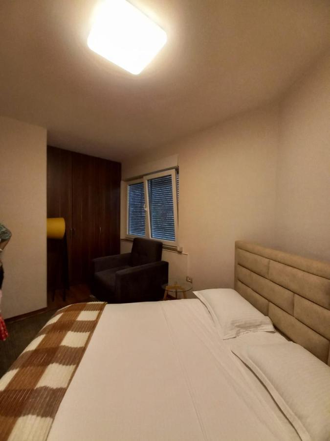 Penthouse Rooms & Aparts Tirana Buitenkant foto