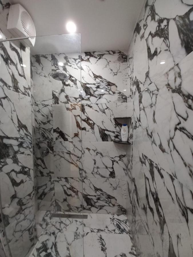 Penthouse Rooms & Aparts Tirana Buitenkant foto
