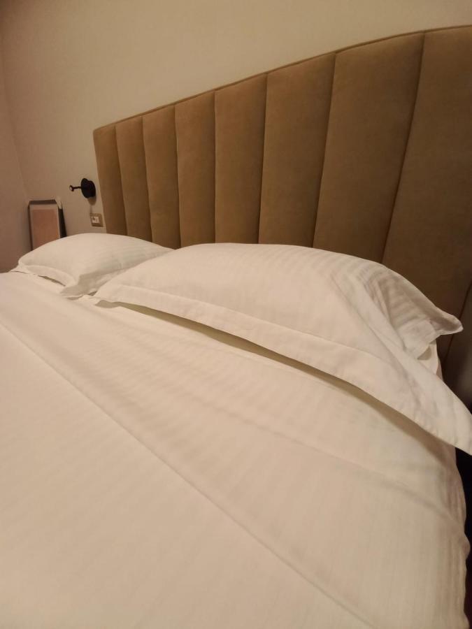 Penthouse Rooms & Aparts Tirana Buitenkant foto