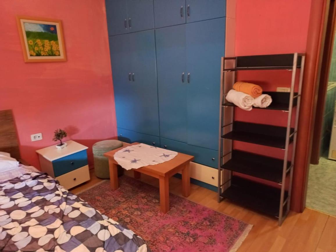 Penthouse Rooms & Aparts Tirana Buitenkant foto