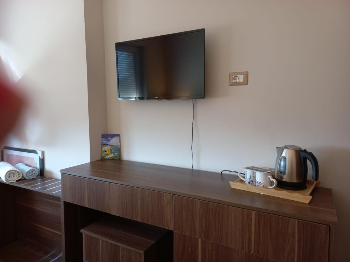 Penthouse Rooms & Aparts Tirana Buitenkant foto