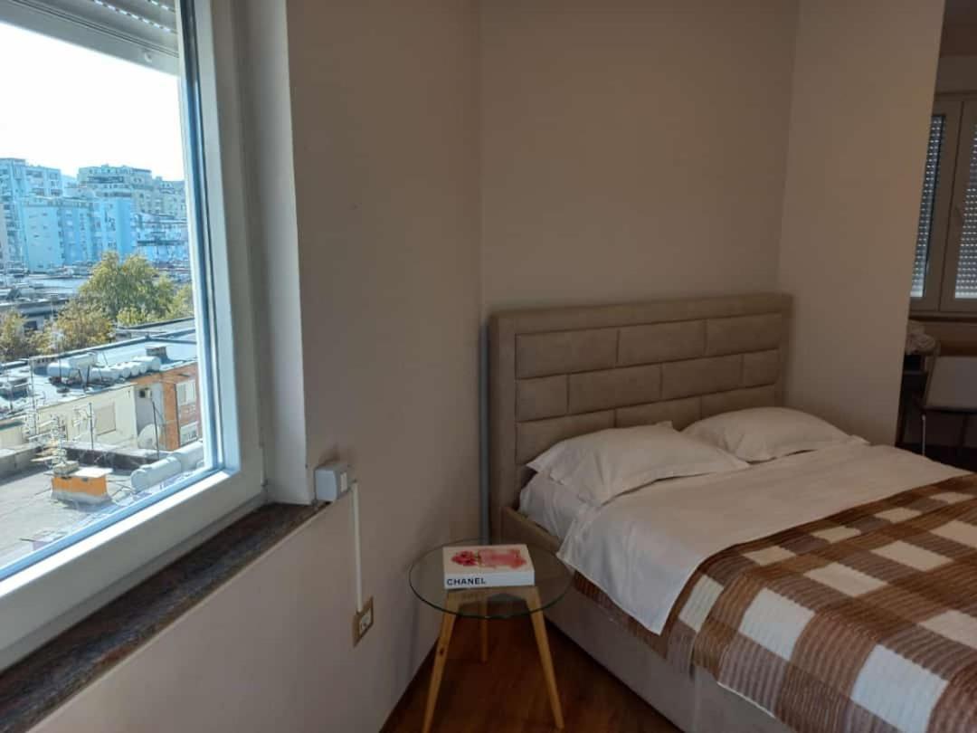 Penthouse Rooms & Aparts Tirana Buitenkant foto