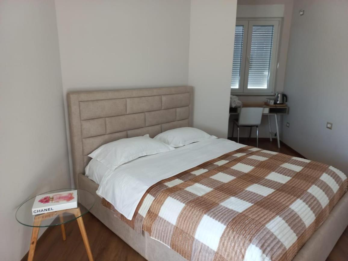 Penthouse Rooms & Aparts Tirana Buitenkant foto