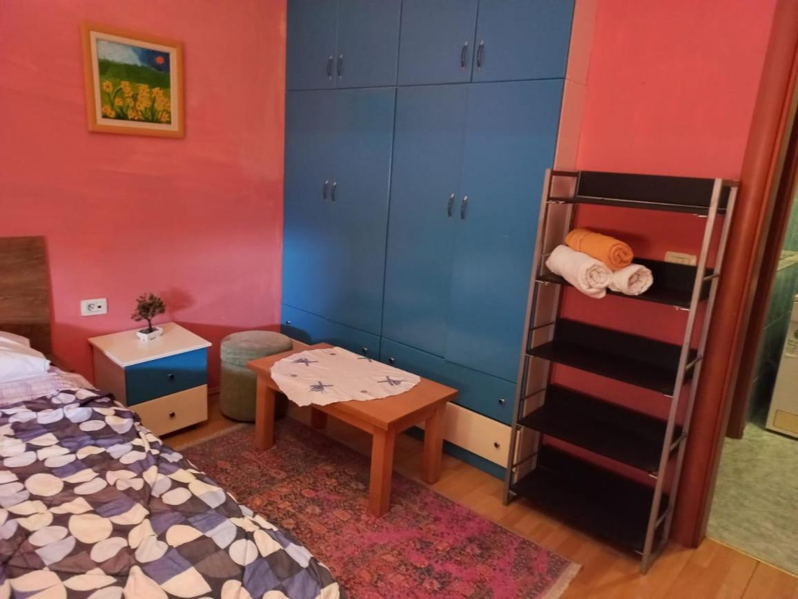 Penthouse Rooms & Aparts Tirana Buitenkant foto
