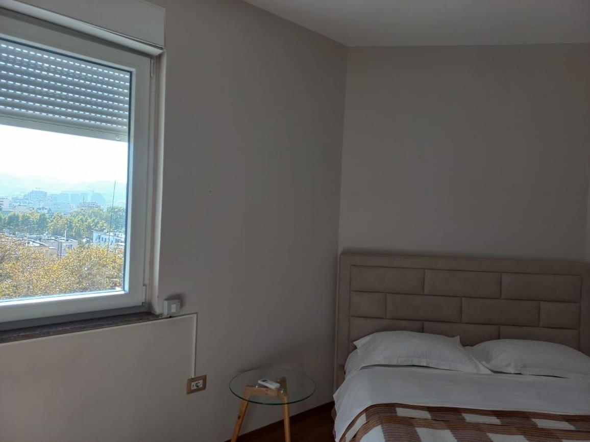Penthouse Rooms & Aparts Tirana Buitenkant foto