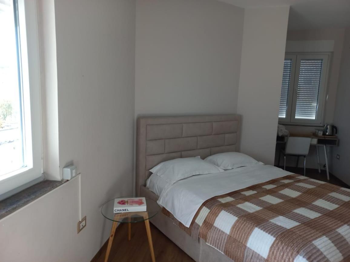 Penthouse Rooms & Aparts Tirana Buitenkant foto