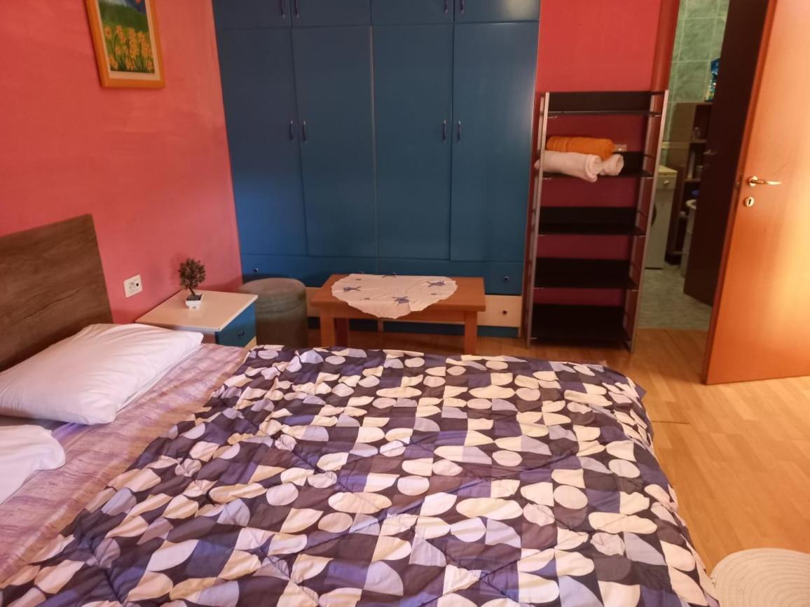 Penthouse Rooms & Aparts Tirana Buitenkant foto