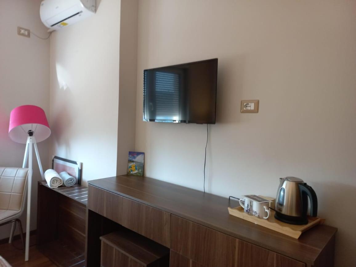 Penthouse Rooms & Aparts Tirana Buitenkant foto