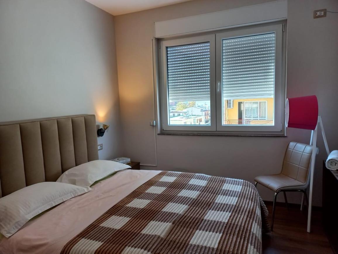 Penthouse Rooms & Aparts Tirana Buitenkant foto